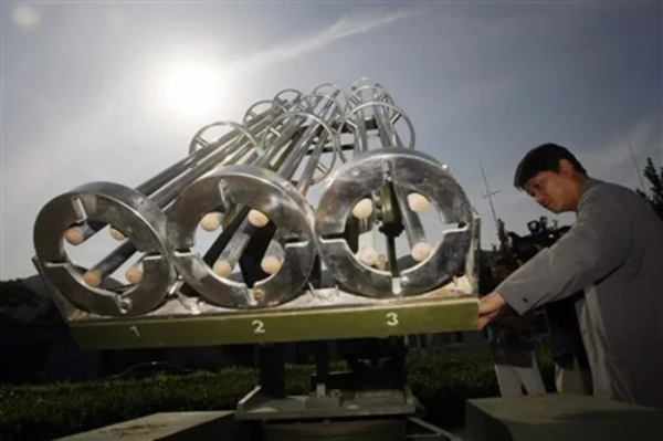 В то, что КНР действительно контролирует осадки, по-настоящему верят разве что в самой КНР. /Фото: nbcnews.com