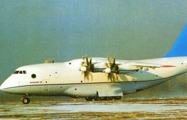 Самолёт по всем параметрам лучше Ан-12. /Фото: aviadejavu.ru. 