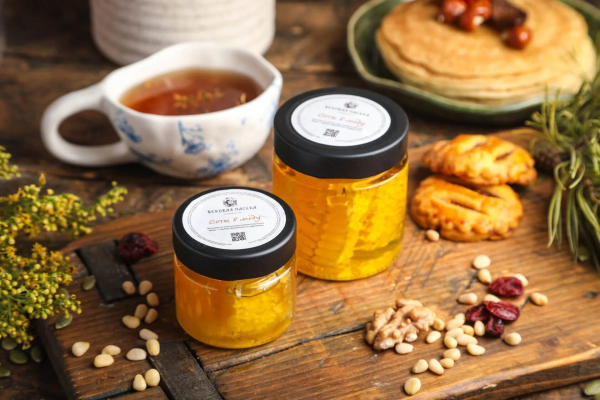 Також перевірити мед можна перевернувши банку. Фото: vekovayapaseka.ru. Также проверить мёд можно перевернув банку. Фото: vekovayapaseka.ru.