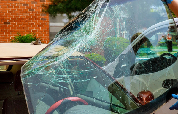 Чому бічні стекла в машині розсипаються в крихту, а лобове&hellip;
