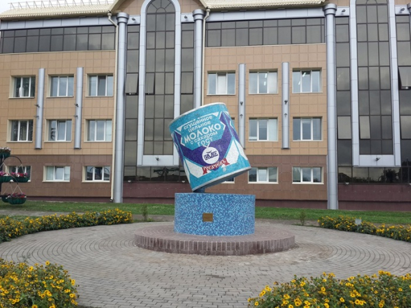 Пам'ятник радянському згущенню, Білорусь. /Фото: wikipedia.org Памятник советской сгущёнке, Беларусь. /Фото: wikipedia.org