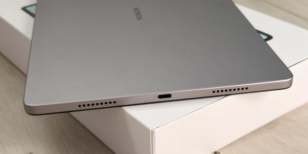 Обзор Honor Pad X8b: Порт зарядки