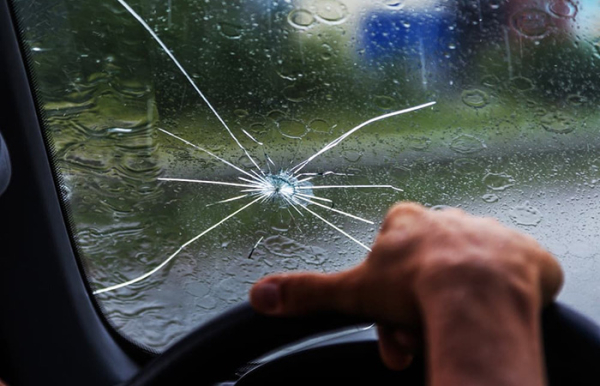 Не рассыпается от ударов./ Фото: northcoastautoglass.com