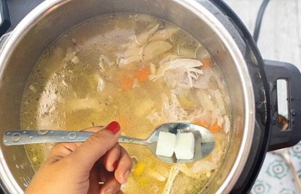 Сахар спасет пересоленный суп.