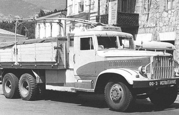 Вантажівка та тролейбус. /Фото: topwar.ru. Грузовик и троллейбус. /Фото: topwar.ru.