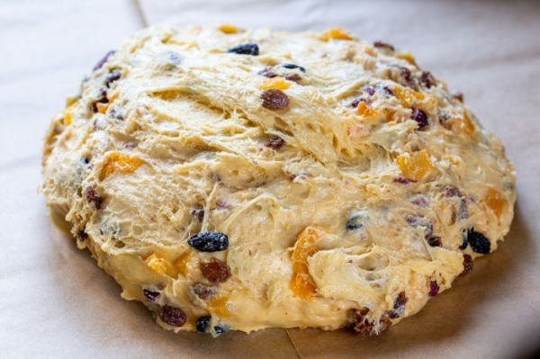 Тесто для куличей с изюмом. / Фото: lefood.menu