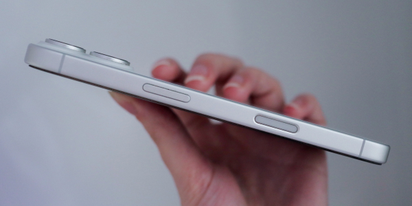 Кнопка керування камерою в iPhone 17 iPhone 17 обзор: кнопка управления камерой