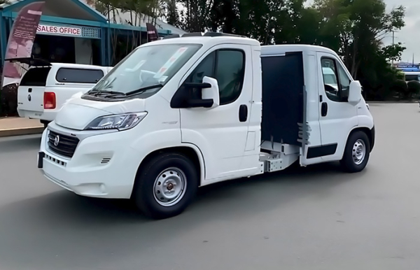 Навіщо Citroen збирає фургони із двома головами