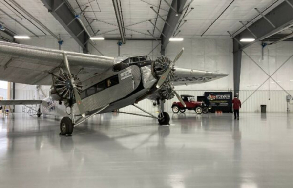 Старый авиалайнер./ Фото: kibz.com