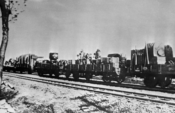 Началось всё с эвакуации ЗиС. /Фото: bigenc.ru. 