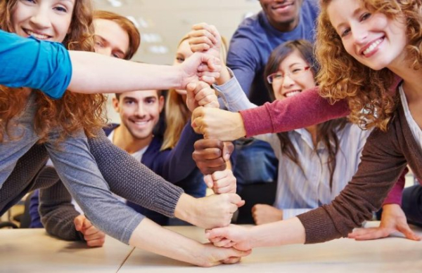 Чому групи підтримки порівнюють із електричними пробками?