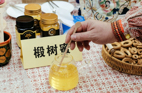 В Китае часто проходит выставка меда. / Фото: primorsky.ru