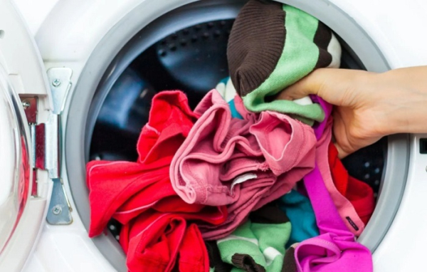 Для спортивных вещей также рекомендуется стирка на низкой температуре.  Фото: storage.googleapis.com.