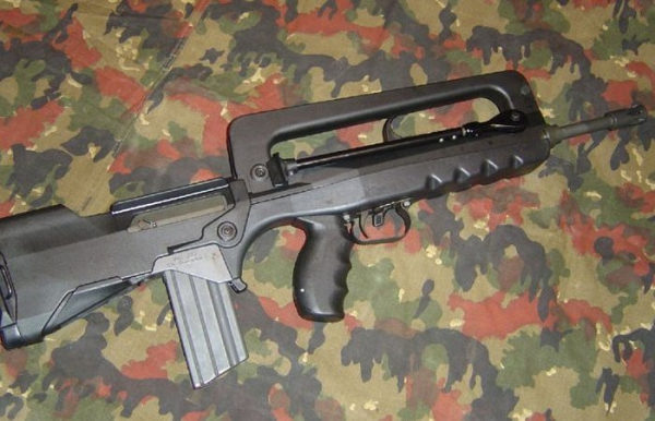 Французька FAMAS. /Фото: sturmgewehr.com. Французский FAMAS. /Фото: sturmgewehr.com.