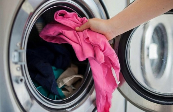 Стирая спортивные вещи в горячей воде, вы рискуете испортить их качество.  Фото: mirror.co.uk.