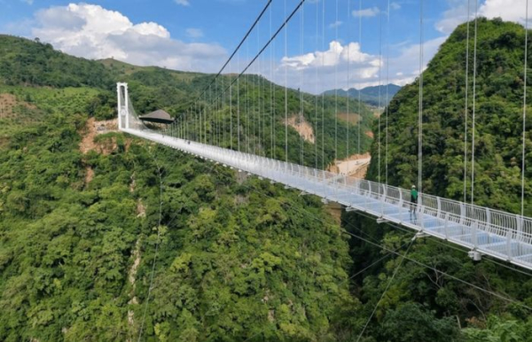 Білий дракон, В'єтнам. Фото: findtourgo.com. Белый дракон, Вьетнам. Фото: findtourgo.com.