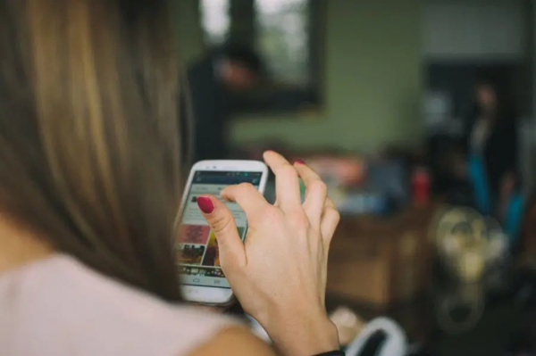 Стрічка у соцмережах приносить масу прибутку власникам. А ми й не здогадуємось. /Фото: thankfulhomemaker.com Лента в соцсетях приносит массу прибыли владельцам. А мы и не догадываемся. /Фото: thankfulhomemaker.com