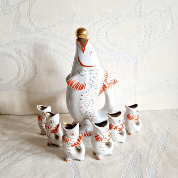 Иногда такой сервиз ещё называют ликёрным набором. /Фото: etsy.com