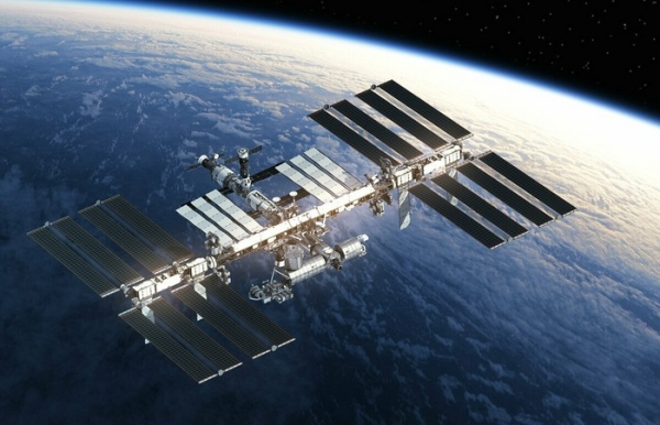 Построили МКС, но пришлось взять в партнёрство другие страны. /Фото: habrastorage.org. 