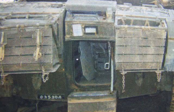 Сбитая дверь в отсек./ Фото: topwar.ru