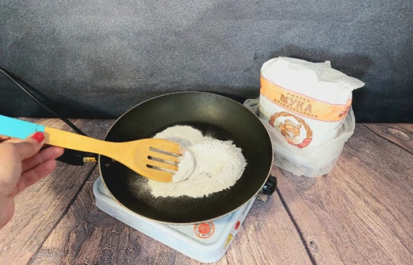 Побутові хитрощі для приготування ідеального супу: як у цьому допоможуть борошно та…