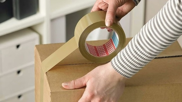 Отрыв скотча - типичный пример звука, который раздражает нервную систему. /Фото: youtube.com