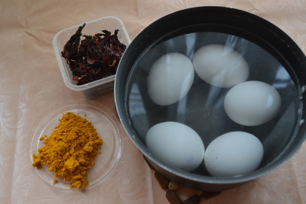 Используйте куркуму в паре с листьями каркаде. / Фото: riapo.ru