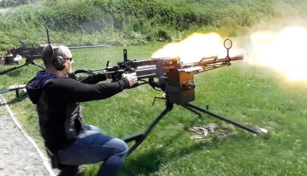 Стрельба из пулемета в учебных целях. Фото: stepandstep.ru