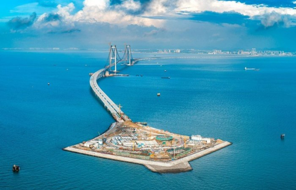 Китай викинув 7 млрд на будівництво 24-кілометрового мосту-тунелю: що вийшло&hellip;