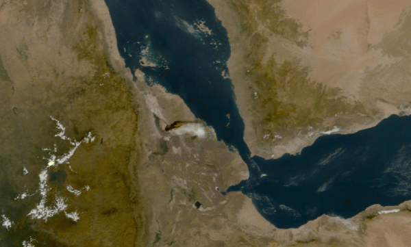 Знімки з космосу: ефіопський вулкан пробуджується після 12 тисячоліть сну.