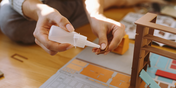 Як прибрати клей та суперклей з одягу, рук та інших&hellip;