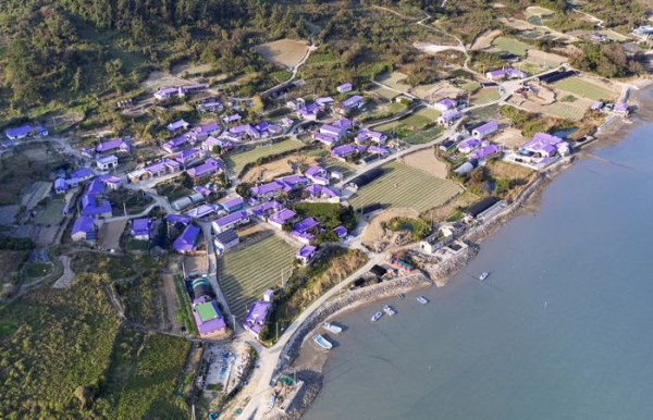 Острова Банволь и Бакджи могут похвастаться всеми оттенками фиолетового цвета.  Фото: cnn-arabic-images.cnn.io.