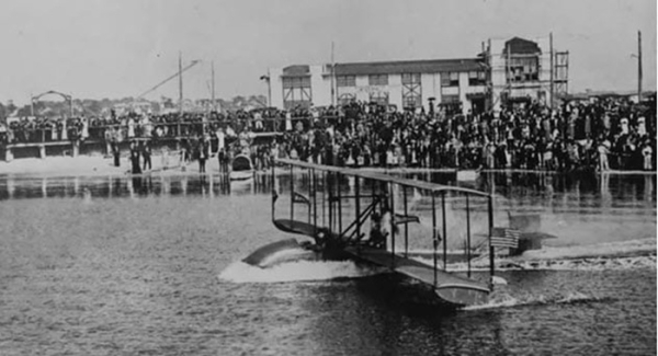 Одна из первых авиакомпаний приземляла самолёты на воду, без всяких аэропортов. /Фото: pinterest.com