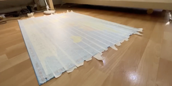 Как склеить пазлы, чтобы повесить на стену: зафиксируйте малярным скотчем