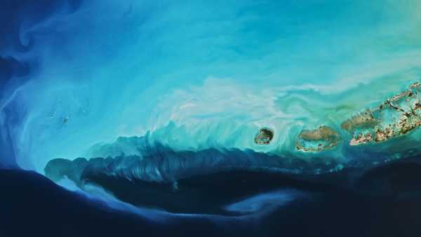 Крайній спалах арктичного вітру з полярної воронки створює захоплюючу смугу біля берегів&hellip;