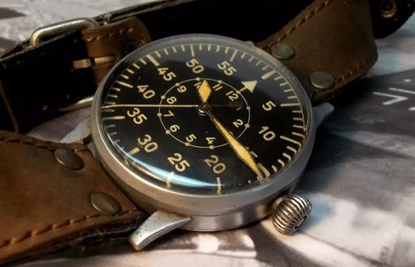 Навіщо німецькі пілоти носили величезний годинник
