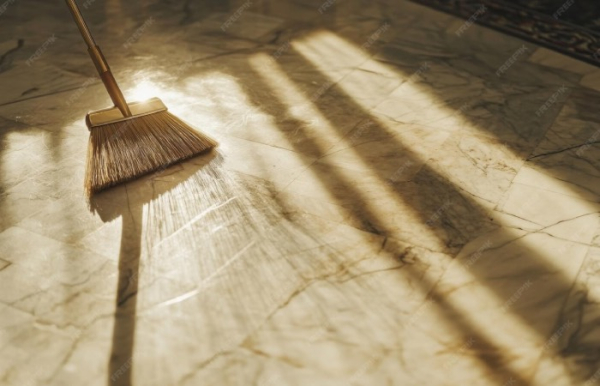 В Италии подметают чаще, чем моют полы. / Фото: freepik.com.