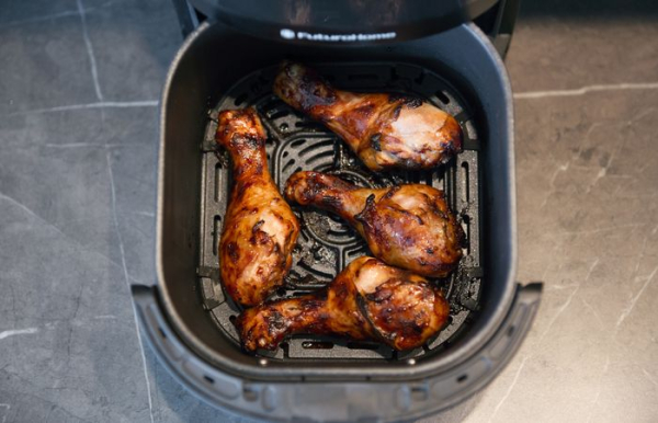 Жирная еда всегда оставляет после себя больше загрязнений.  Фото: ixbt.com.