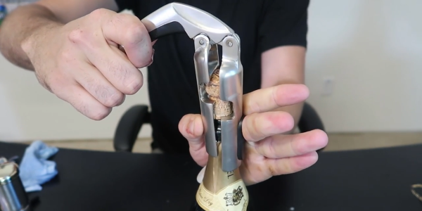 Як відкрити шампанське