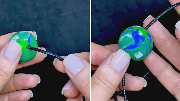 Шаг 5: Продеваем в отверстие шнурок и завязываем. Космическая валентинка «Орбита» готова.