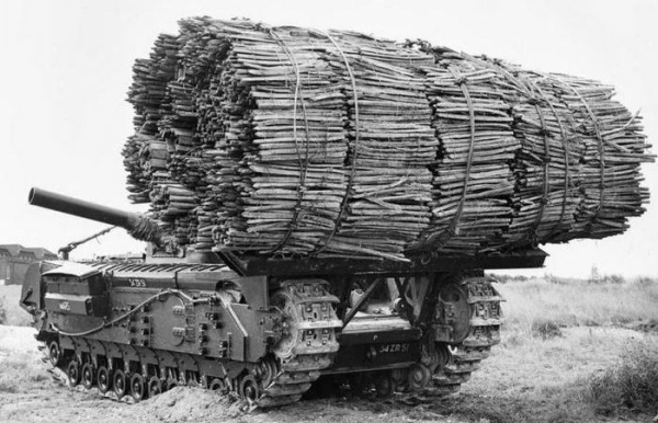 Навіщо на танки в ході Першої світової встановлювали величезні в'язки дров