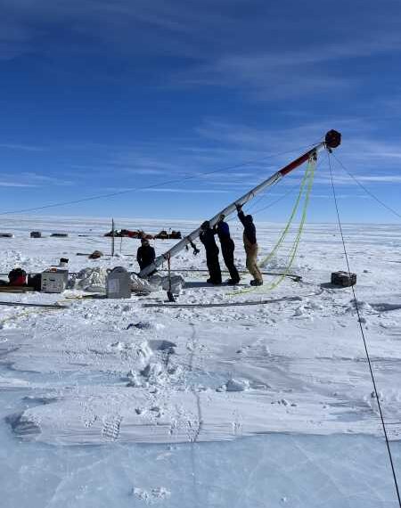 Антарктичний лід-рекордсмен з ув’язненим стародавнім повітрям: 6 мільйонів років.