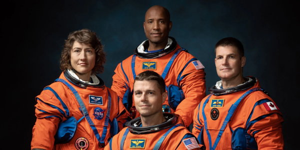 Артемида II: астронавты