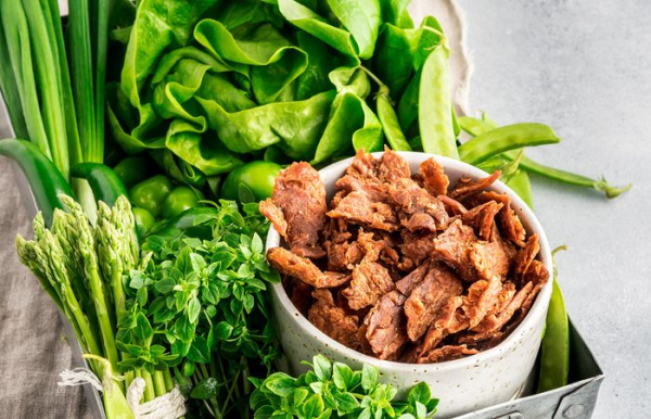 Соевое мясо.  Фото: mir-s3-cdn-cf.behance.net.