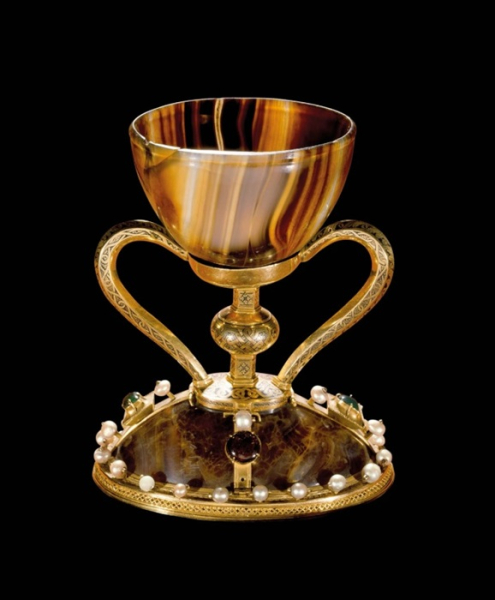 Святой Грааль чаще всего предлагают искать в архивах Ватикана. /Фото: nationalgeographic.com