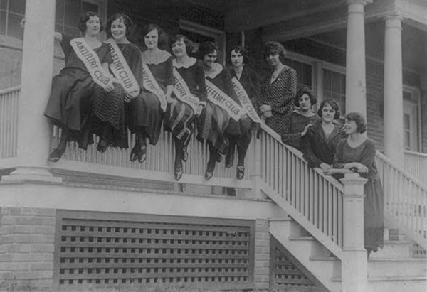 Участницы клуба противников флирта, 1920-е гг. /Фото: theatlantic.com