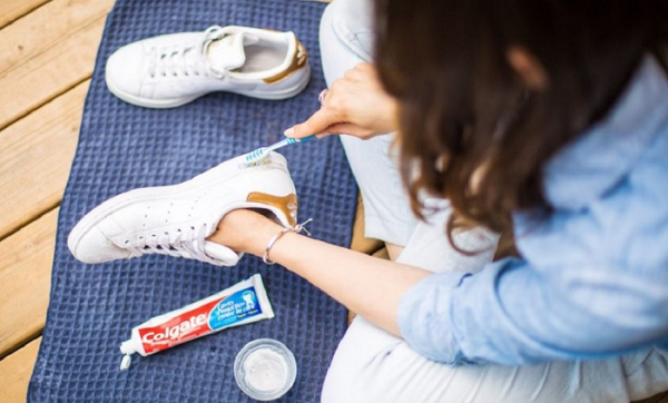 Используйте белую зубную пасту. / Фото: guru.wildberries.ru