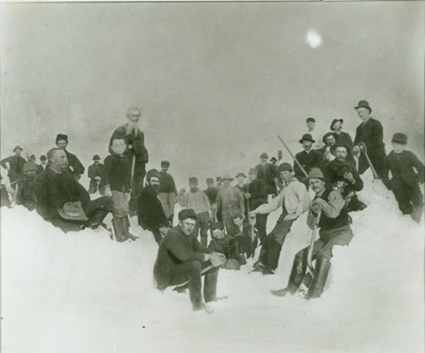 Мужчины, пережившие буйство снежной бури в 1888 году, организовал клуб, чтобы сохранить память о ней. /Фото: connecticuthistory.org