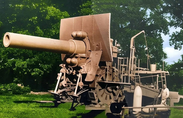 Мортира «Большая Берта» и её снаряд./ Фото: youtube.com