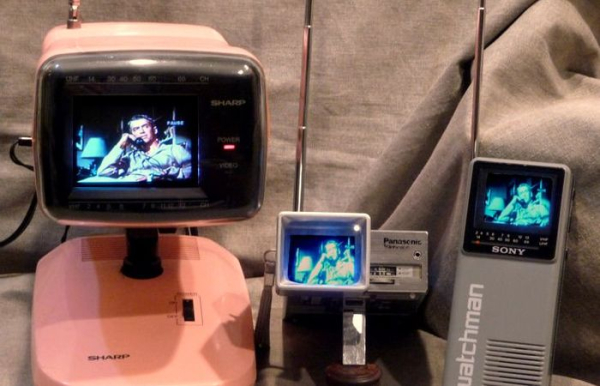 Легендарный розовый телевизор Шарп.  Фото: antiqueradio.org.